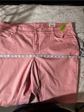 NWT size 24 Pink Women's Jeans - Classic Fit St. john’s Bay Capris